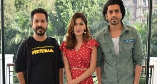 Ujda Chaman Starcast Spotted promoting their movie in National Capital