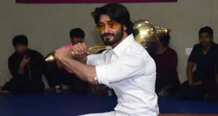 Vidyut Jamwal wrestled with Pahalwans during Commando 3 Delhi Promotions