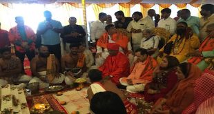 1008 Names of Shivas Association created history by offering prayers to Lord Shiva and Lord Mahavishnu at the famous Kulen Mountains, Siem Reap Cambodia after a gap of 1000 years. The historic feat was performed by Indresh Kumar RSS Veteran and Co-founder 1008 Names of Shivas Association along with Khieu Kanharith, Minister for Information, Kingdom of Cambodia and Dr. Sailesh Lachu Hiranandani, RSS Ideologue and Trustee, Inifinite India. Several pilgrims also thronged the Khmer Kingdom for the Fifth Dham prayers. Khieu Kanharith, Minister for Information, Kingdom of Cambodia, lauded the efforts put in by the team of 1008 Names of Shivas and the RSS for building the temple. He said, “The Kingdom of Cambodia welcomed the efforts and will assure all support in the future for the construction of the temple and it will also help the Cambodian Tourism Industry to a great extent." Indresh Kumar, said, “As history being etched, I urge all the Indians across the globe to be part of this glorious movement.” He added that the Fifth Dham project is just the beginning and the 1008 Names of Shivas has planned to promote a slew of projects. He also urged the Indian and the Cambodian team to work together to ensure the success of the project and hoped that everything will be of historical significance in the time to come. Dr. Hiranandani under whose aegis the 1008 Names of Shivas association works said, “ His dreams are turning into a reality and has pledged to open annadhanam centres, free hospitals, free schools and free primary healthcare centres at the Fifth Dham site." Dr. Hiranandani also praised the efforts taken by the RSS Coordination team headed by Shailesh Vats, RSS functionary and coordinator for the event and trustee of 1008 Names of Shivas Association. He and his team of zealous enthusiasts have burnt the midnight oil to ensure that the initiative be successful and have left no stone unturned to ensure the success of the Fifth Dham. It is their cooperative strength that gives the impetus to organisations like 1008 Names of Shivas Association to organise an event of this size. Besides, Brajlal Pasi, the leader of the Parsi community and who along with Union Minister Smriti Irani worked very hard for the people of Amethi and ensure that all their grievances were addressed at all times, and Gopal Narayan Singh, Member of Parliament, BJP and other political functionaries participated in the historical event and grace the occasions with their presence and wisdom. Dr. Hiranandani also conveyed special thanks to Sirajudeen Shahul Hameed and his team of enthusiasts from across the globe who participated in the historic event. Venkat Kalnjiyam, Director of Om Lakshmi Bhavan, a chain of restaurants from Tamil Nadu, provided food to every visitor. He also thanked the excellent support provided by the team of 1008 Names of Shivas headed by Mary Mam, Sothary, Mengkong, Rithy and Thomas Mathew for making the journey to build the Fifth Dham, a grand success.