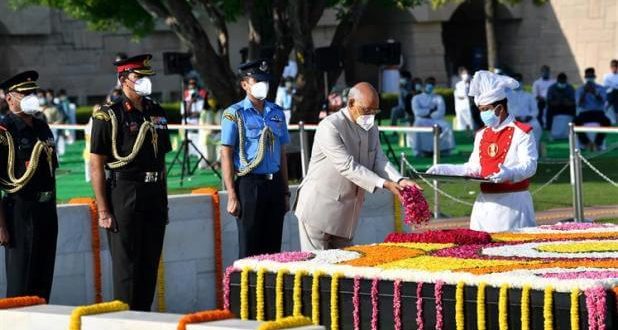 President Ram Nath Kovind paid homage to Mahatma Gandhi at Rajghat on Gandhi Jayanti