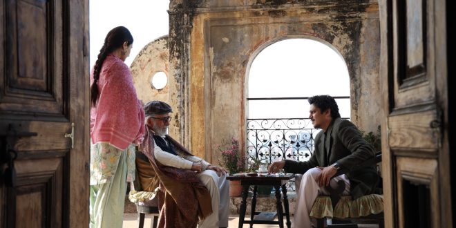 Manish Malhotra’s Gustaakh Ishq is Winning Hearts of the Audiences for Reviving Old-School Love, Netizens Call it a “Must Watch”