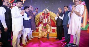 Lok Sabha Speaker Om Birla Performs Ganesh Puja; Rasraj Ji Maharaj’s Devotional Songs Fill the Atmosphere with the Spirit of Lord Ram.